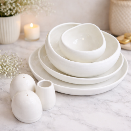 طقم سفرة سيراميك أبيض فاخر – 27 قطعة